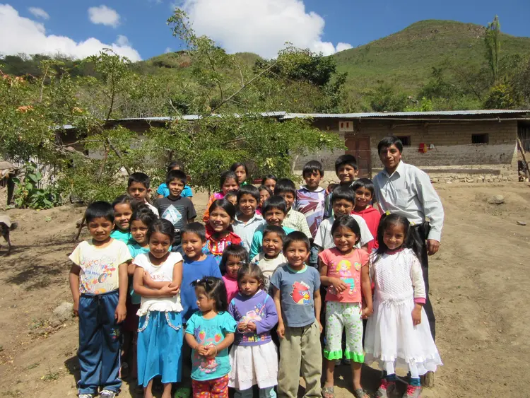 Los niños de la iglesia del caserio Tayas - Caserio Tayas iglesiamanta wamritukuna