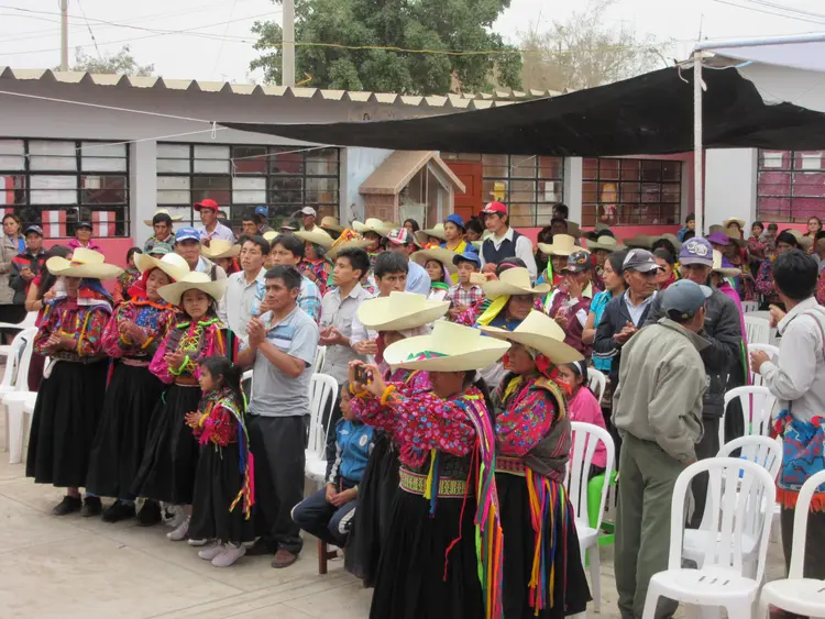 Los hermanos en la confraternidad  en Ferreñafe - Ferreñafepi hermanakuna confraternidapi